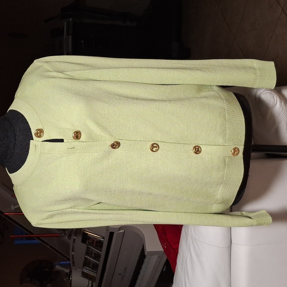 St. John 2 Piece Tank and Cardigan with Gold Buttons, Light Green, Size Large.